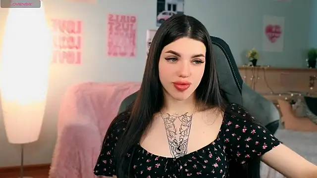 Snapshot of molly_rettyy chatting on May 2026 04:21:01 AM molly rettyy online show from May 2026 04:21:01 AM