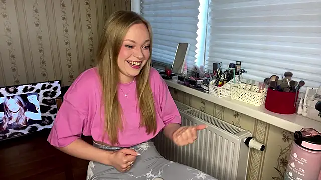 LolaZola online show from March 2026 11:33:02 AM