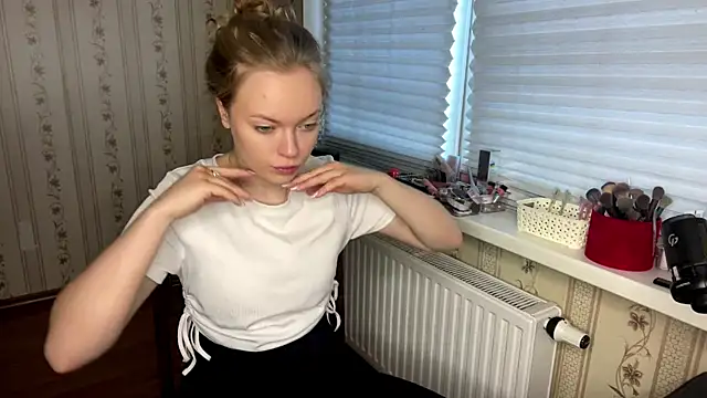 LolaZola online show from March 2026 11:32:01 AM