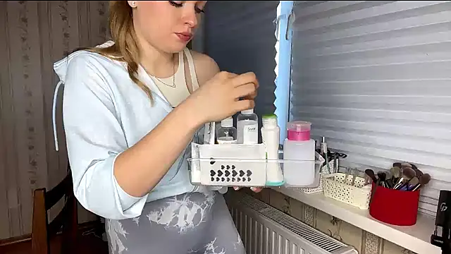 LolaZola online show from April 2026 02:58:01 PM