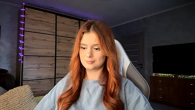 Snapshot of FoxyEmma chatting on April 2026 03:06:01 PM FoxyEmma online show from April 2026 03:06:01 PM