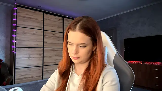 Snapshot of FoxyEmma chatting on April 2026 03:06:01 PM FoxyEmma online show from April 2026 03:06:01 PM