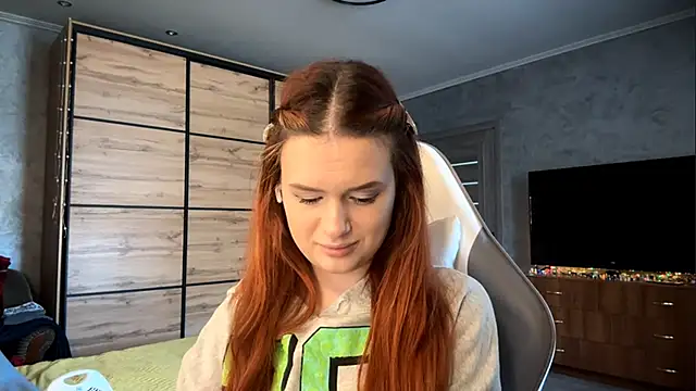 Snapshot of FoxyEmma chatting on April 2026 12:11:02 PM FoxyEmma online show from April 2026 12:11:02 PM