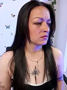 Snapshot of Isa_bluee chatting on April 2026 02:11:02 AM Isa bluee online show from April 2026 02:11:02 AM