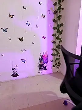 Snapshot of Isa_bluee chatting on April 2026 12:26:02 AM Isa bluee online show from April 2026 12:26:02 AM