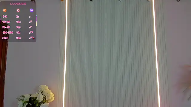 AliceHill8 online show from April 2026 11:49:01 AM