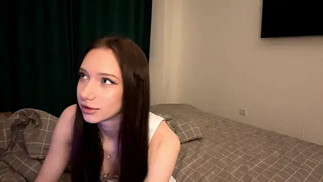 MiaNewstrom online show from April 2026 08:04:01 PM