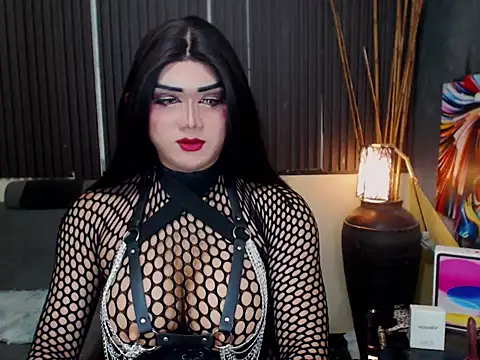 Snapshot of HugexMsLovelyxCock chatting on May 2026 08:08:01 AM HugexMsLovelyxCock online show from May 2026 08:08:01 AM