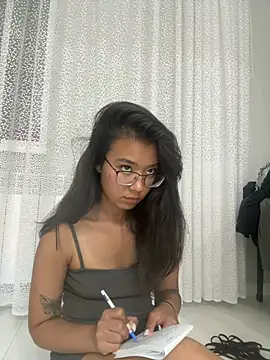 Snapshot of Z_Milll chatting on July 2026 08:37:01 PM Z Milll online show from July 2026 08:37:01 PM