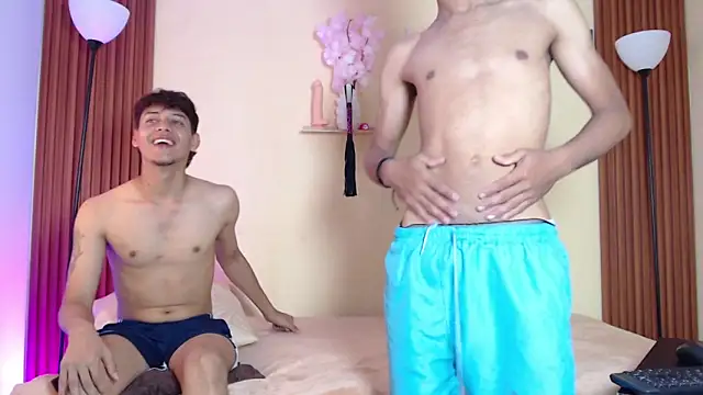 TwoHotTrouble  online show from April 2026 04:33:02 PM