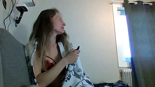 Snapshot of BlondeXtar chatting on April 2026 05:54:02 AM BlondeXtar online show from April 2026 05:54:02 AM