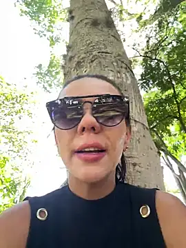 Snapshot of SofiParma chatting on April 2026 07:23:02 PM SofiParma online show from April 2026 07:23:02 PM