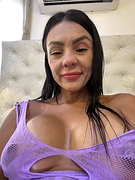 Snapshot of SofiParma chatting on April 2026 07:03:02 PM SofiParma online show from April 2026 07:03:02 PM