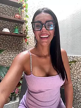 Snapshot of SofiParma chatting on May 2026 07:10:02 PM SofiParma online show from May 2026 07:10:02 PM