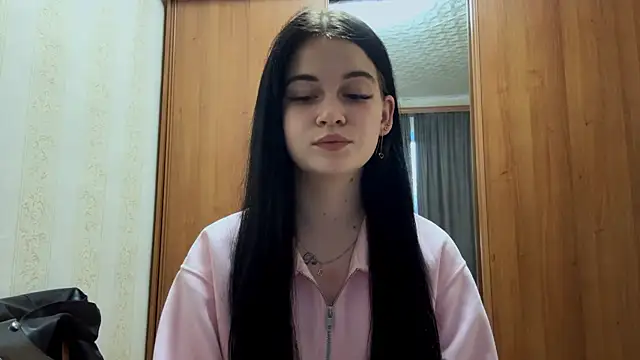 BellaLuxury online show from April 2026 03:12:01 PM