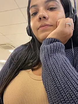 Snapshot of Deusa_Arcana chatting on April 2026 03:45:01 PM Deusa Arcana online show from April 2026 03:45:01 PM