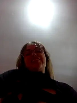 Snapshot of QUEEN_TABOO chatting on April 2026 01:11:01 AM QUEEN TABOO online show from April 2026 01:11:01 AM