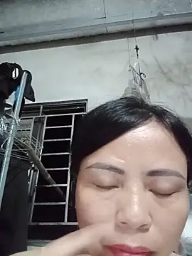 Snapshot of -Hami- chatting on May 2026 05:32:02 PM -Hami- online show from May 2026 05:32:02 PM