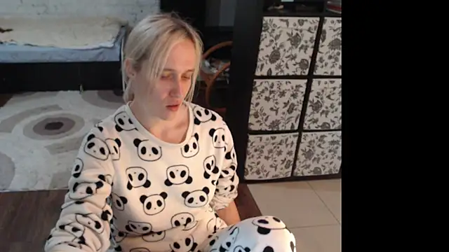 Snapshot of Sweet_hot_shrmp chatting on June 2026 12:37:01 PM Sweet hot shrmp online show from June 2026 12:37:01 PM
