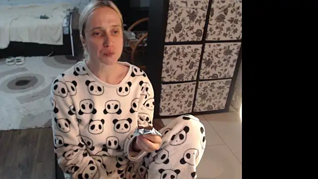 Snapshot of Sweet_hot_shrmp chatting on June 2026 05:17:02 PM Sweet hot shrmp online show from June 2026 05:17:02 PM