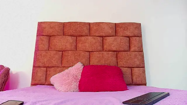 Snapshot of Emily_Gross chatting on April 2026 02:40:01 PM Emily Gross online show from April 2026 02:40:01 PM