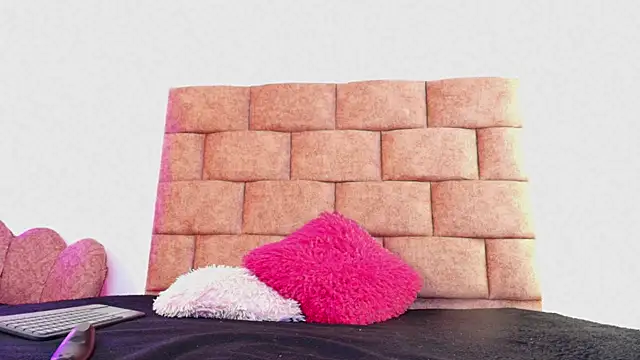 Snapshot of Emily_Gross chatting on April 2026 02:22:02 PM Emily Gross online show from April 2026 02:22:02 PM