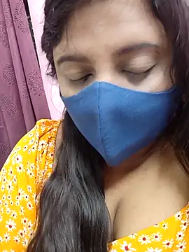 Tami-sonia online show from April 2026 07:34:02 PM