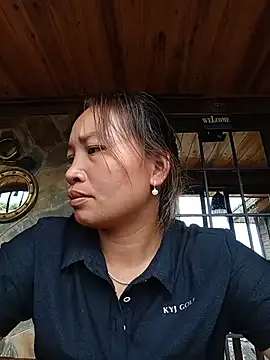 Snapshot of cat-kat chatting on May 2026 05:02:02 AM cat-kat online show from May 2026 05:02:02 AM