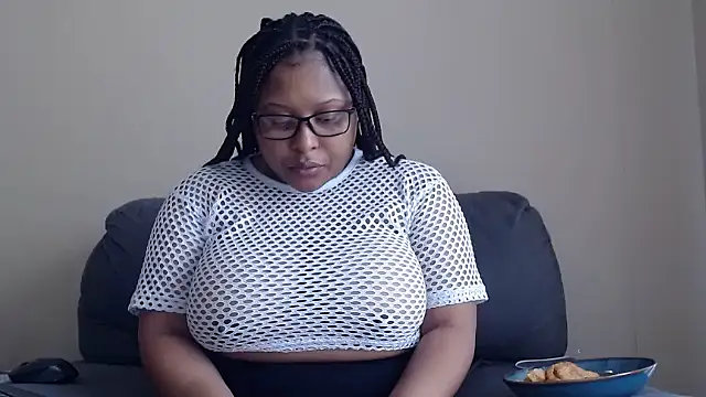 xxZoeyx online show from November 2025 05:43:01 AM