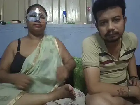 Naina1994 online show from April 2026 08:42:02 PM