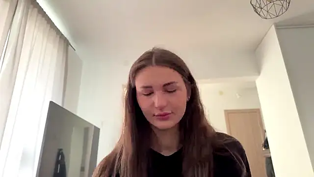 HallieHollo online show from April 2026 07:20:02 AM