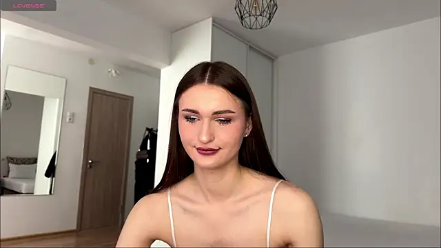 Snapshot of HallieHollo chatting on May 2026 11:07:01 AM HallieHollo online show from May 2026 11:07:01 AM
