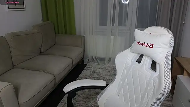 molly meoww online show from April 2026 09:09:02 PM