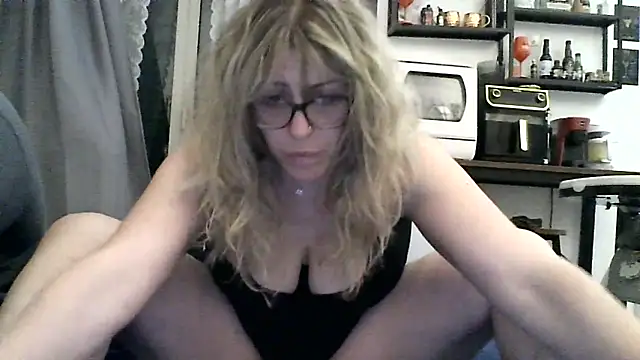 Ginny32 online show from April 2026 09:45:02 PM