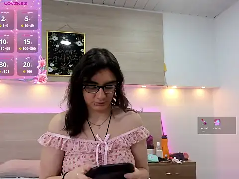 Snapshot of Ellaa_honey chatting on April 2026 01:14:02 PM Ellaa honey online show from April 2026 01:14:02 PM