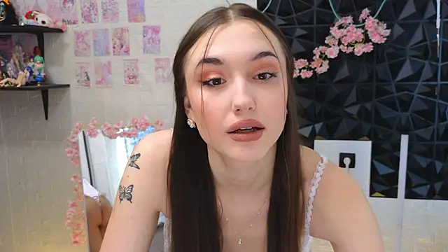 Snapshot of belle_cute chatting on April 2026 02:11:02 AM belle cute online show from April 2026 02:11:02 AM