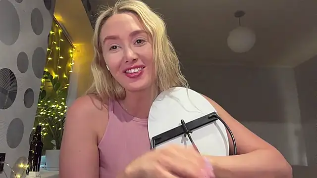 Annycute666 online show from April 2026 03:43:01 PM