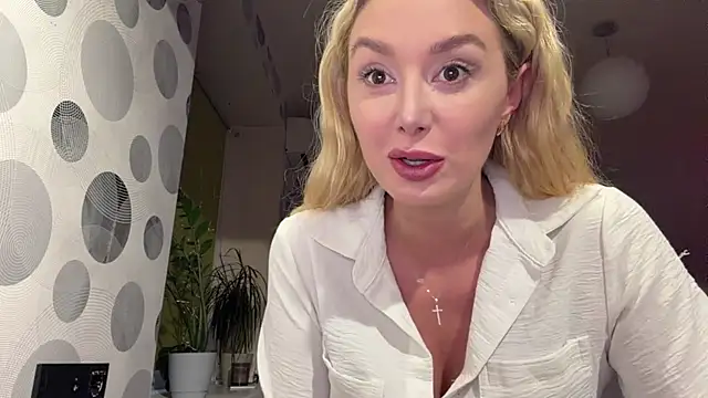 Annycute666 online show from April 2026 04:12:02 PM