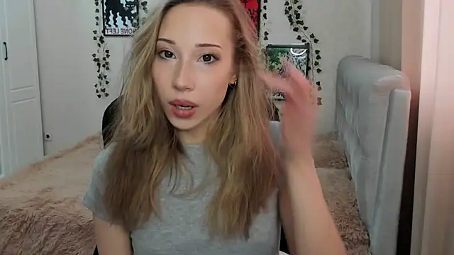 Emmarayder online show from April 2026 01:49:02 PM