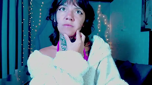 Snapshot of LannieGonzales chatting on April 2026 12:05:02 PM LannieGonzales online show from April 2026 12:05:02 PM