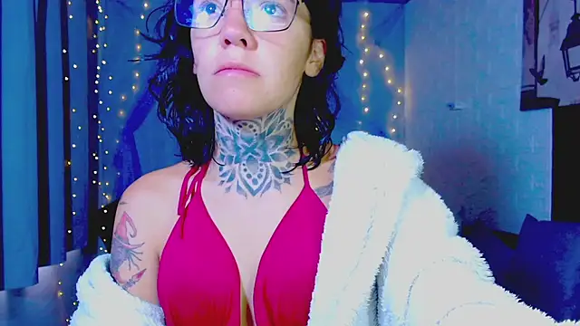 Snapshot of LannieGonzales chatting on April 2026 12:32:02 PM LannieGonzales online show from April 2026 12:32:02 PM