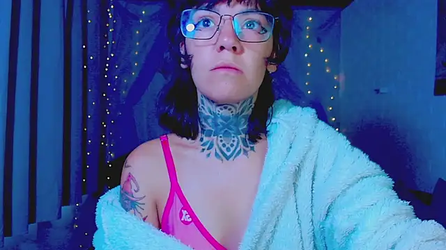 Snapshot of LannieGonzales chatting on April 2026 12:21:01 PM LannieGonzales online show from April 2026 12:21:01 PM