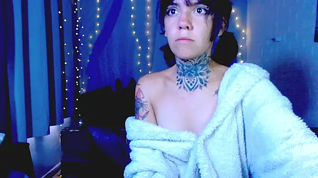 Snapshot of LannieGonzales chatting on April 2026 03:28:01 PM LannieGonzales online show from April 2026 03:28:01 PM