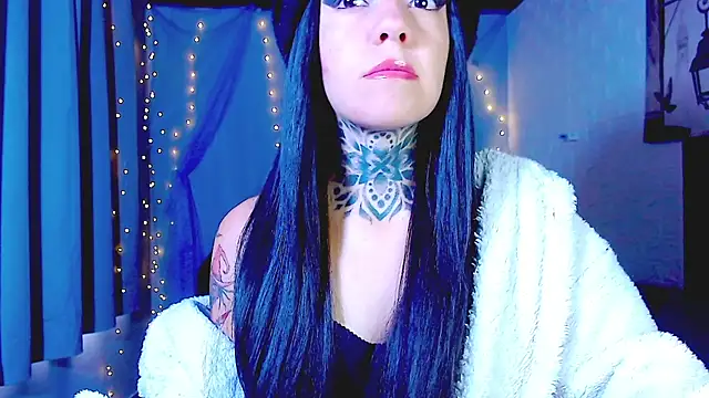 Snapshot of LannieGonzales chatting on April 2026 01:01:02 PM LannieGonzales online show from April 2026 01:01:02 PM