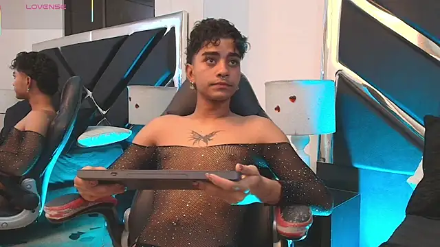 MiikeOthon online show from April 2026 04:31:01 AM