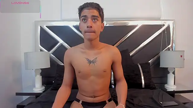 MiikeOthon online show from April 2026 09:21:02 PM