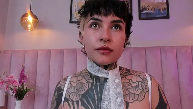 Luana fiore online show from April 2026 01:41:01 PM