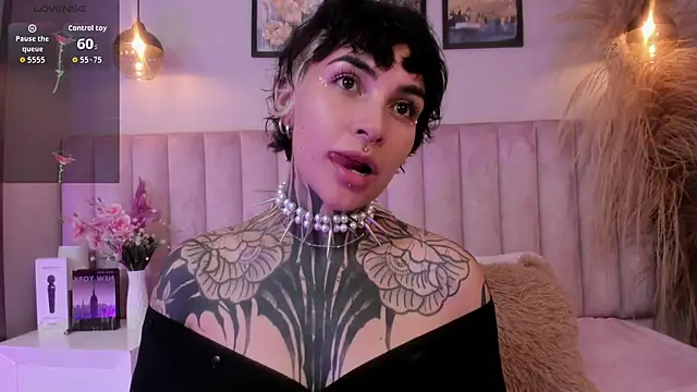 Luana fiore online show from April 2026 12:24:01 PM