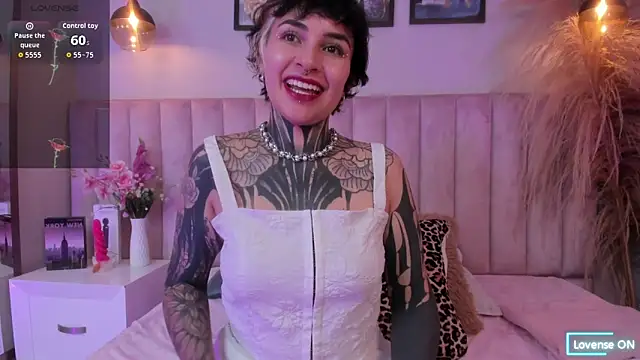 Luana fiore online show from April 2026 12:38:02 PM