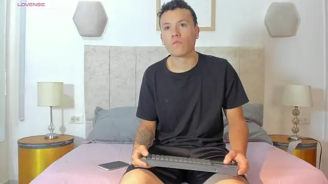 Snapshot of _blowsex_ chatting on April 2026 01:11:01 PM blowsex online show from April 2026 01:11:01 PM